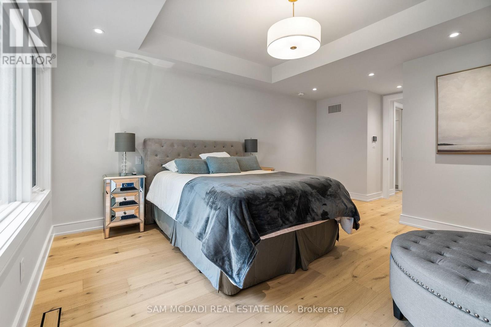39 Oakwood Avenue N, Mississauga, Ontario  L5G 3L8 - Photo 22 - W12482689