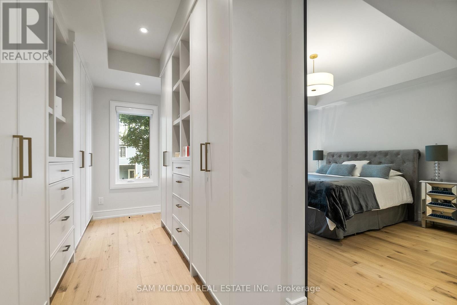 39 Oakwood Avenue N, Mississauga, Ontario  L5G 3L8 - Photo 25 - W12482689