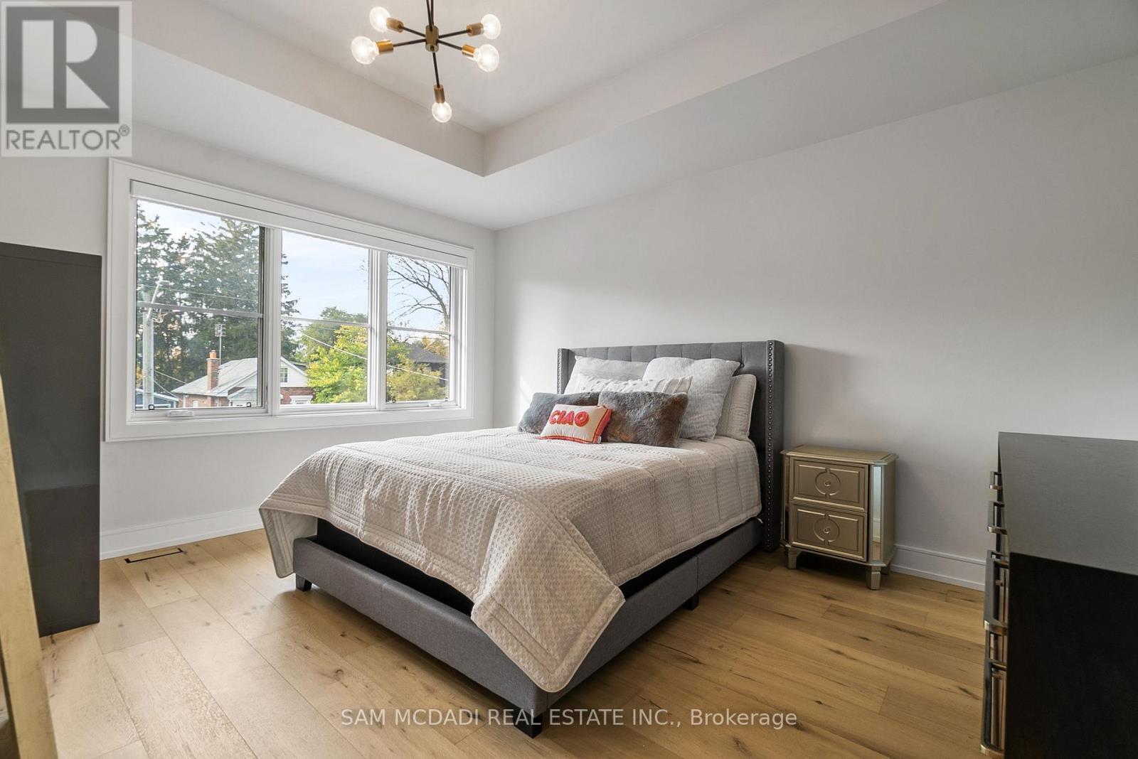 39 Oakwood Avenue N, Mississauga, Ontario  L5G 3L8 - Photo 33 - W12482689