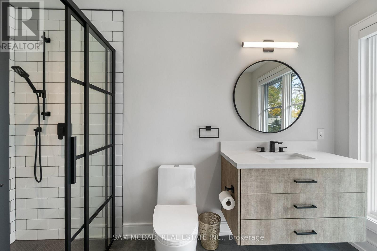 39 Oakwood Avenue N, Mississauga, Ontario  L5G 3L8 - Photo 35 - W12482689