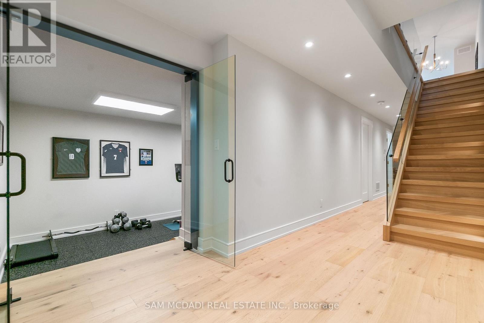 39 Oakwood Avenue N, Mississauga, Ontario  L5G 3L8 - Photo 36 - W12482689