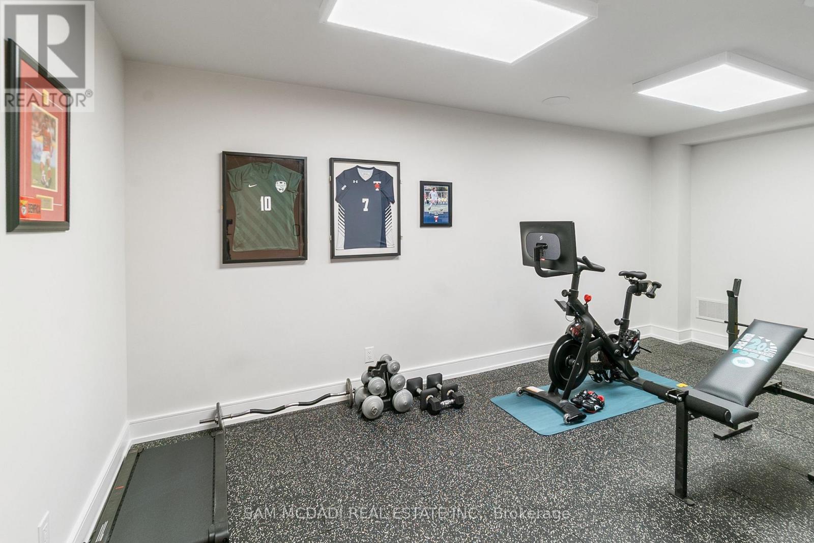 39 Oakwood Avenue N, Mississauga, Ontario  L5G 3L8 - Photo 37 - W12482689
