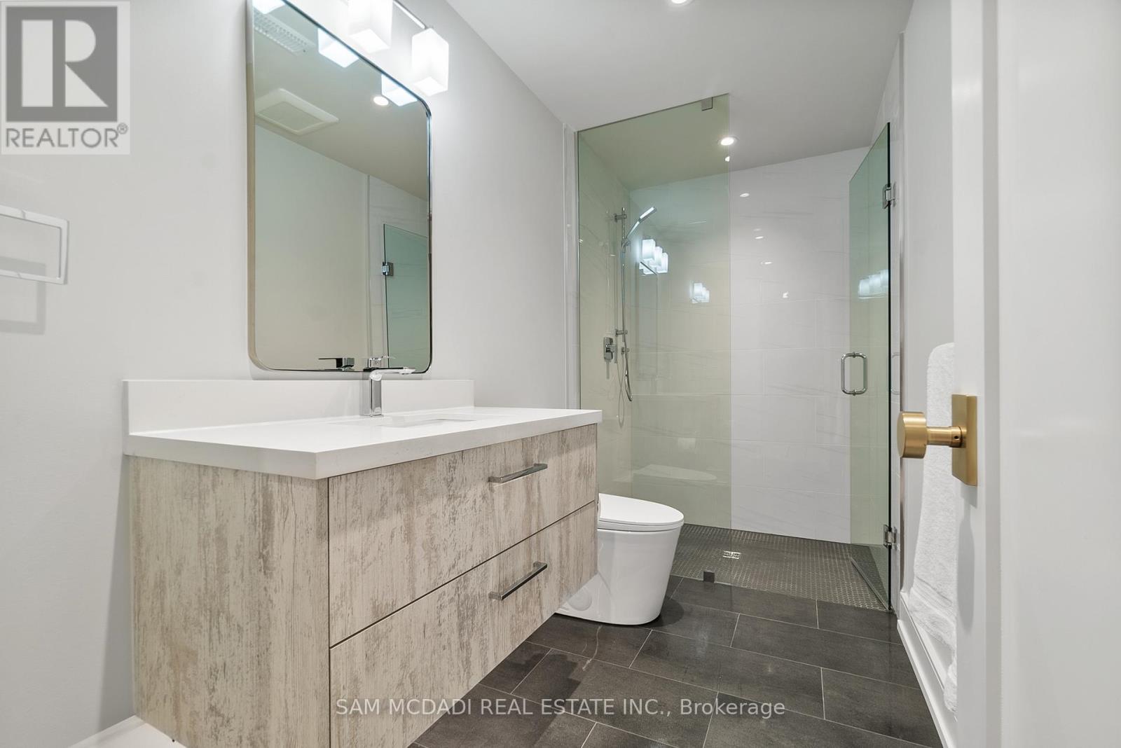 39 Oakwood Avenue N, Mississauga, Ontario  L5G 3L8 - Photo 39 - W12482689