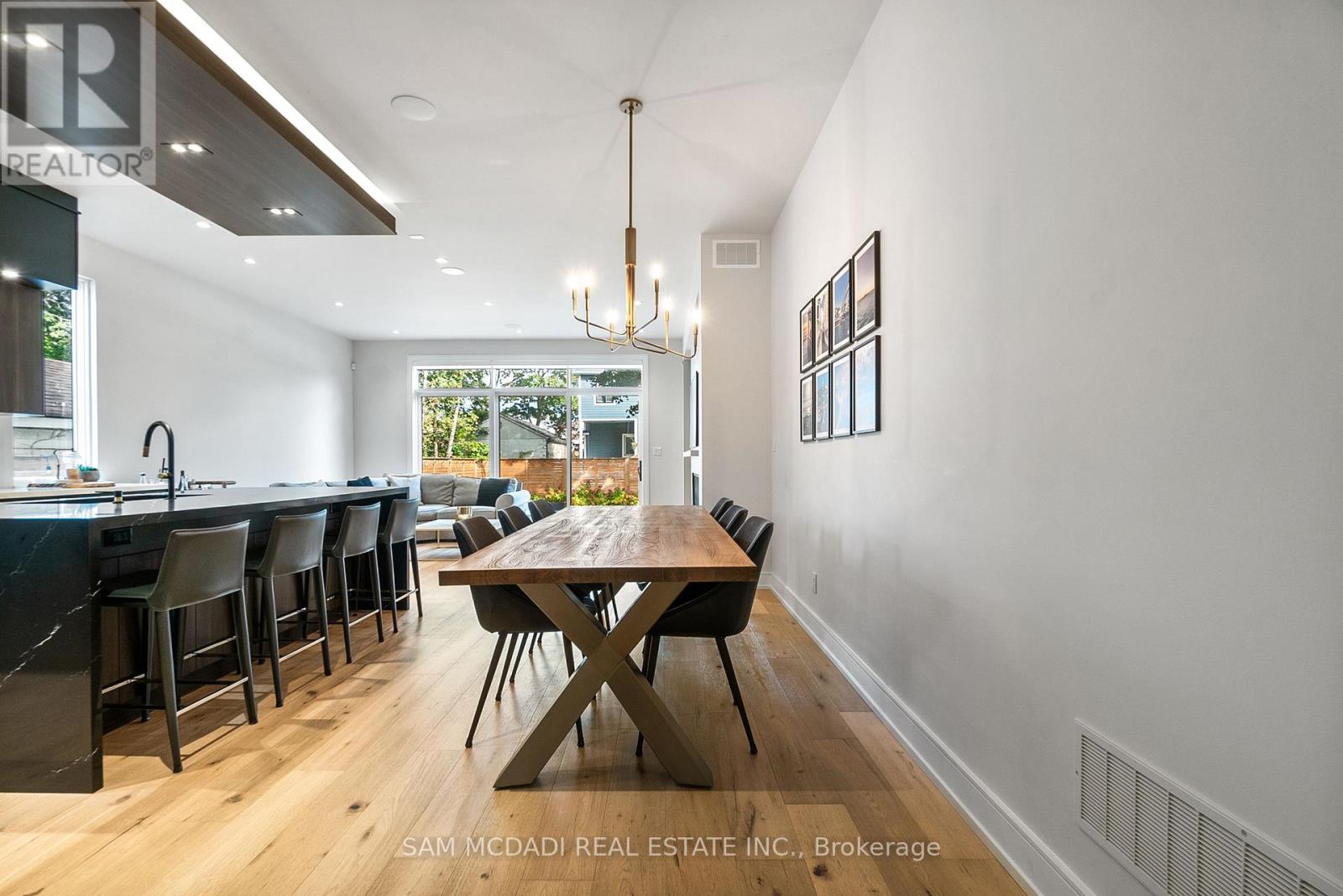 39 Oakwood Avenue N, Mississauga, Ontario  L5G 3L8 - Photo 8 - W12482689