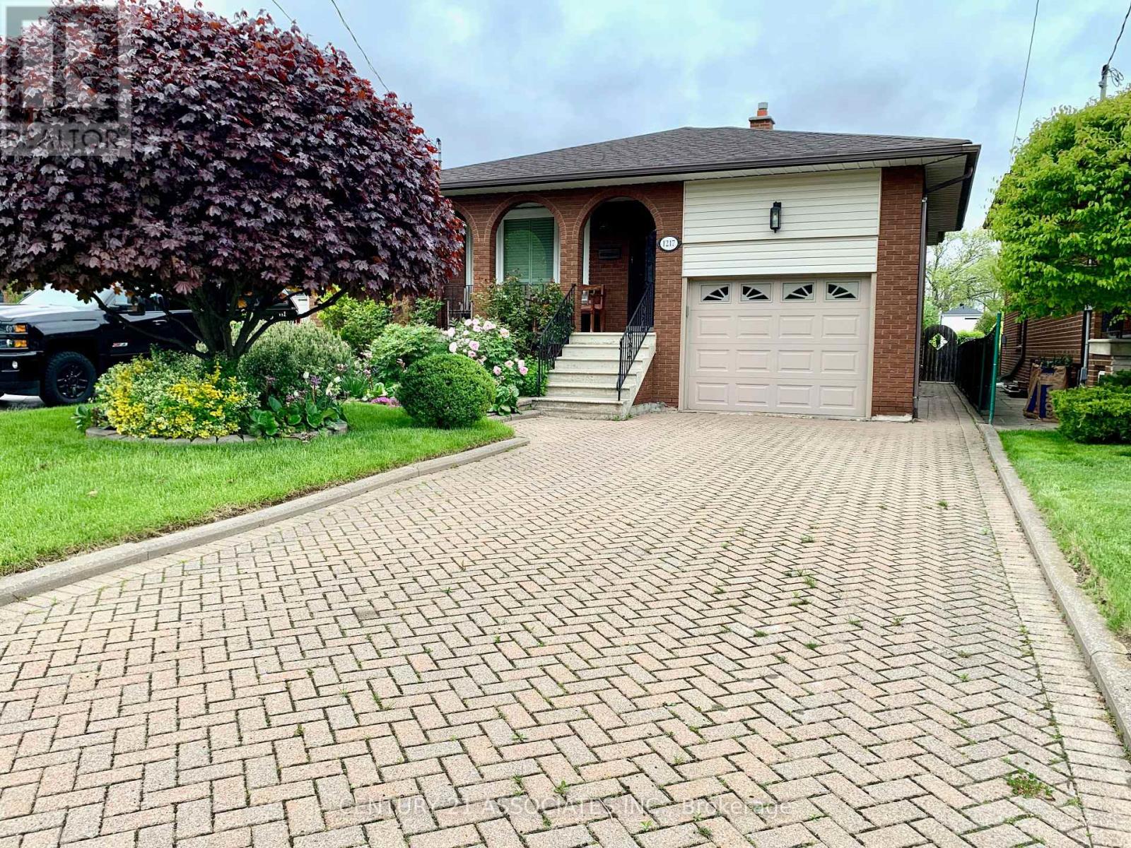 1217 Alexandra Avenue, Mississauga, Ontario  L5E 2A4 - Photo 39 - W12475265