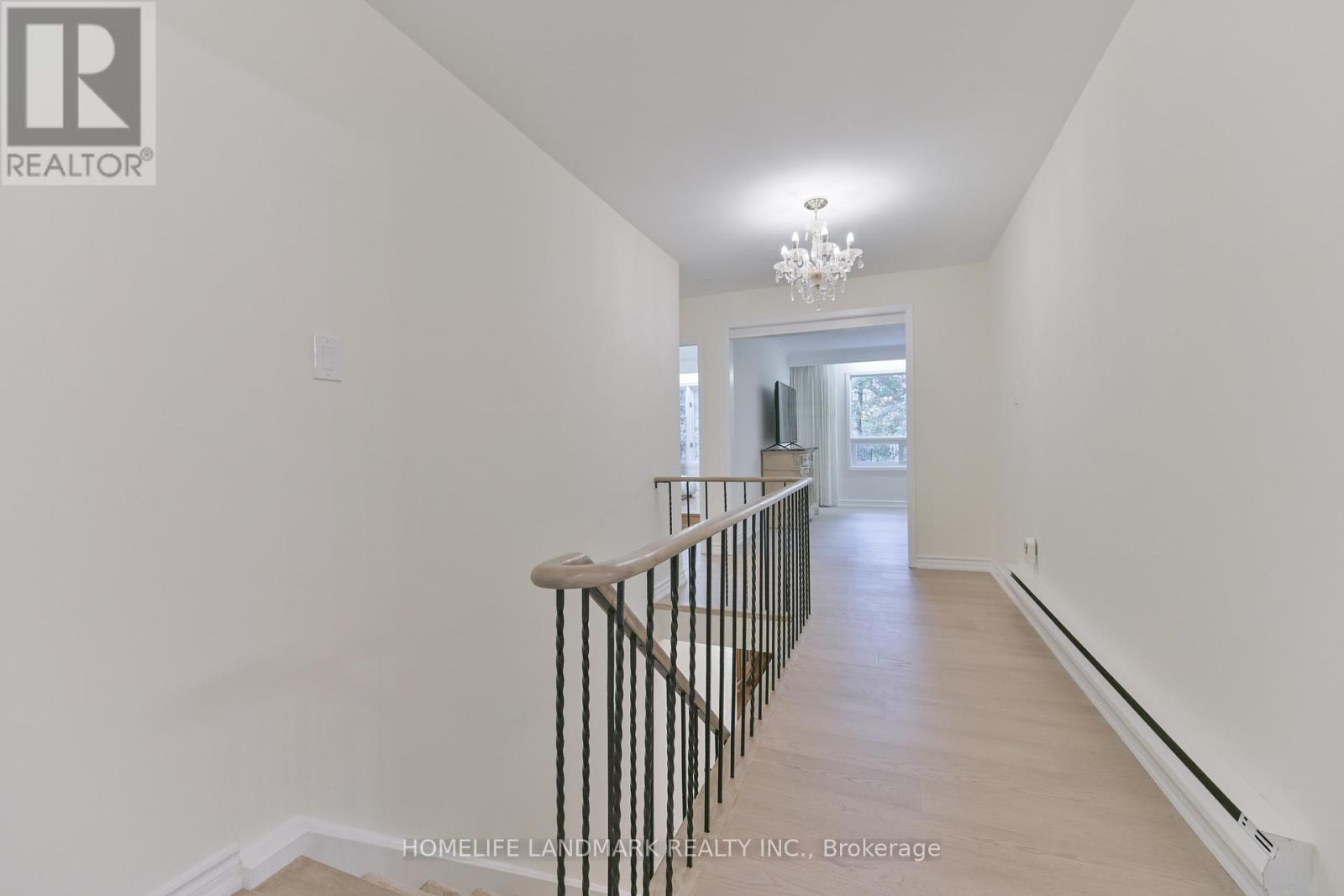144 Clansman Boulevard, Toronto, Ontario  M2H 1Y1 - Photo 3 - C12482698