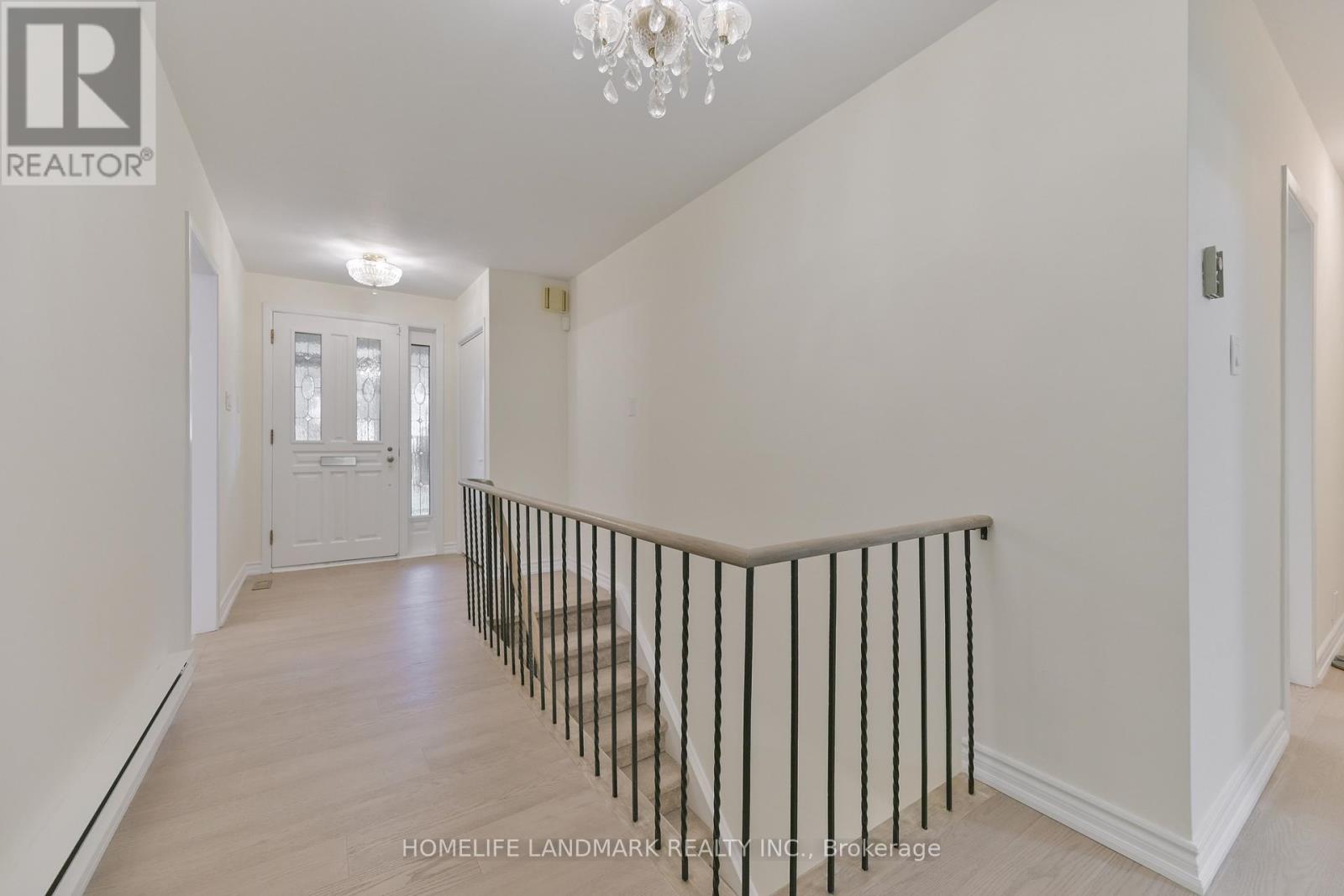 144 Clansman Boulevard, Toronto, Ontario  M2H 1Y1 - Photo 4 - C12482698