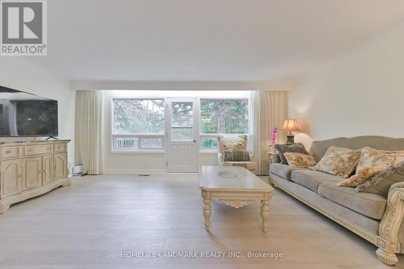 144 Clansman Boulevard, Toronto, Ontario  M2H 1Y1 - Photo 8 - C12482698
