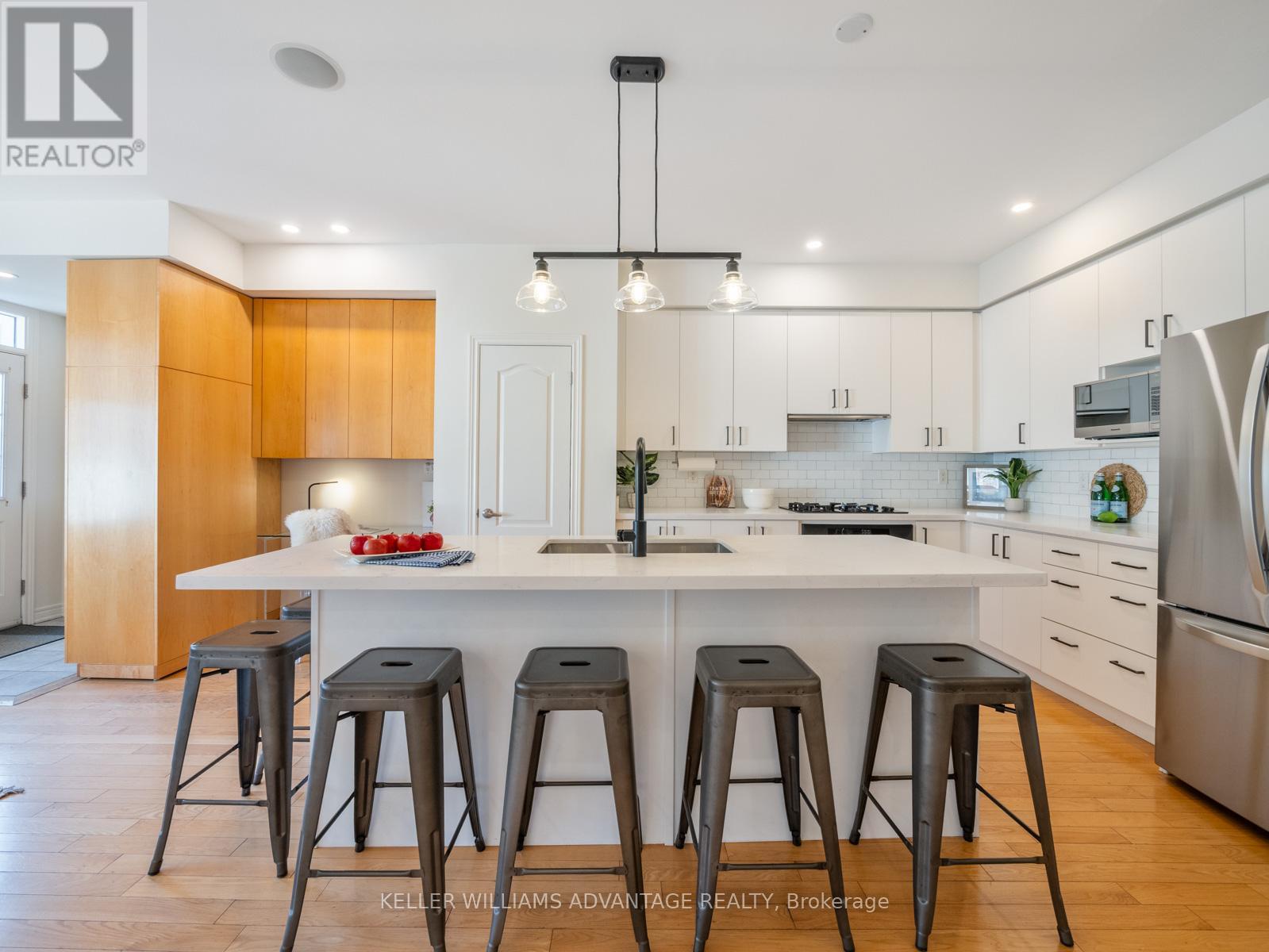 69 Boardwalk Drive, Toronto, Ontario  M4L 3Z4 - Photo 6 - E12472395