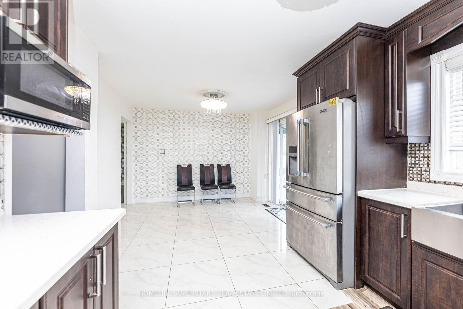 45 Woodlot Crescent, Toronto, Ontario  M9W 6T2 - Photo 13 - W12477471