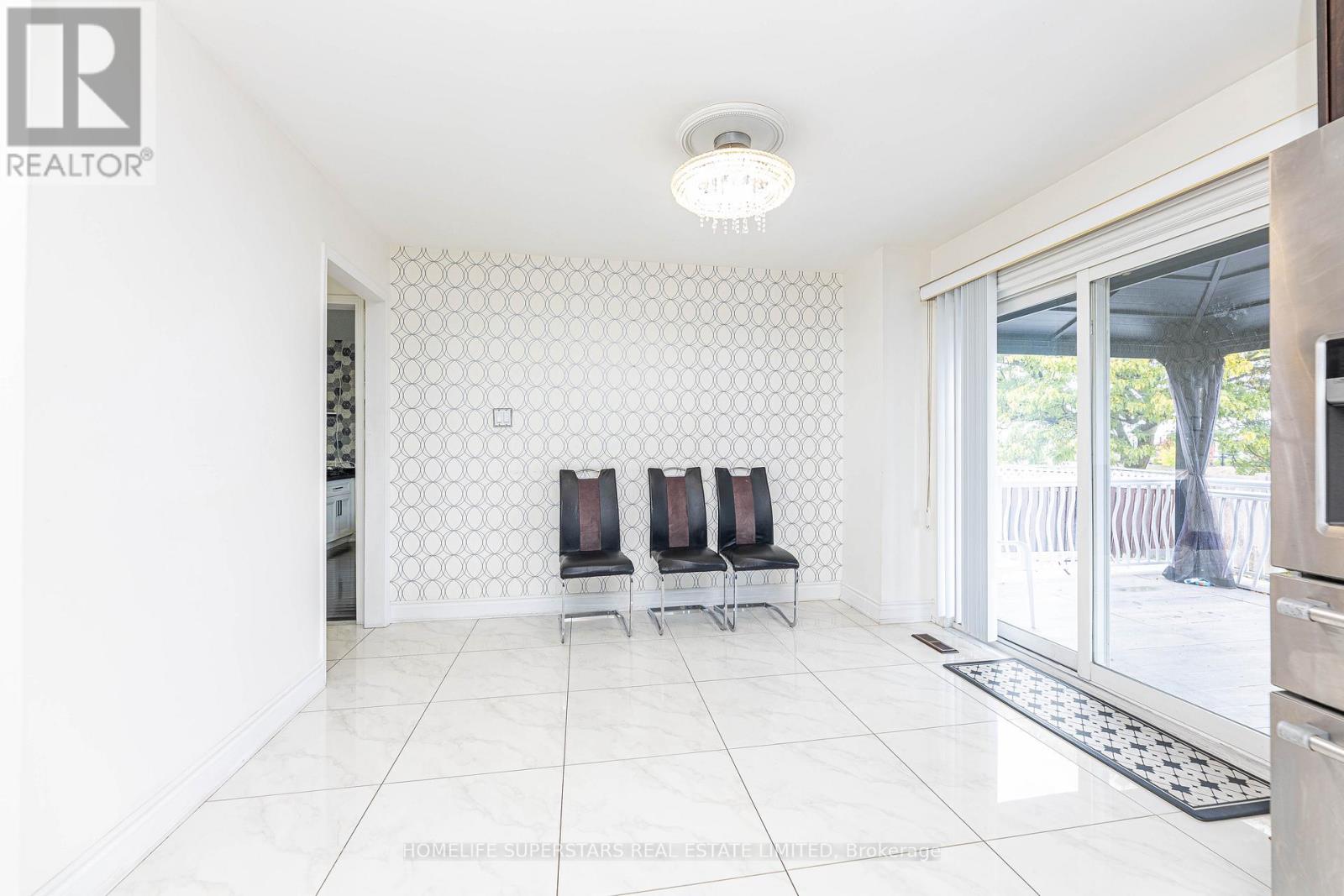 45 Woodlot Crescent, Toronto, Ontario  M9W 6T2 - Photo 15 - W12477471