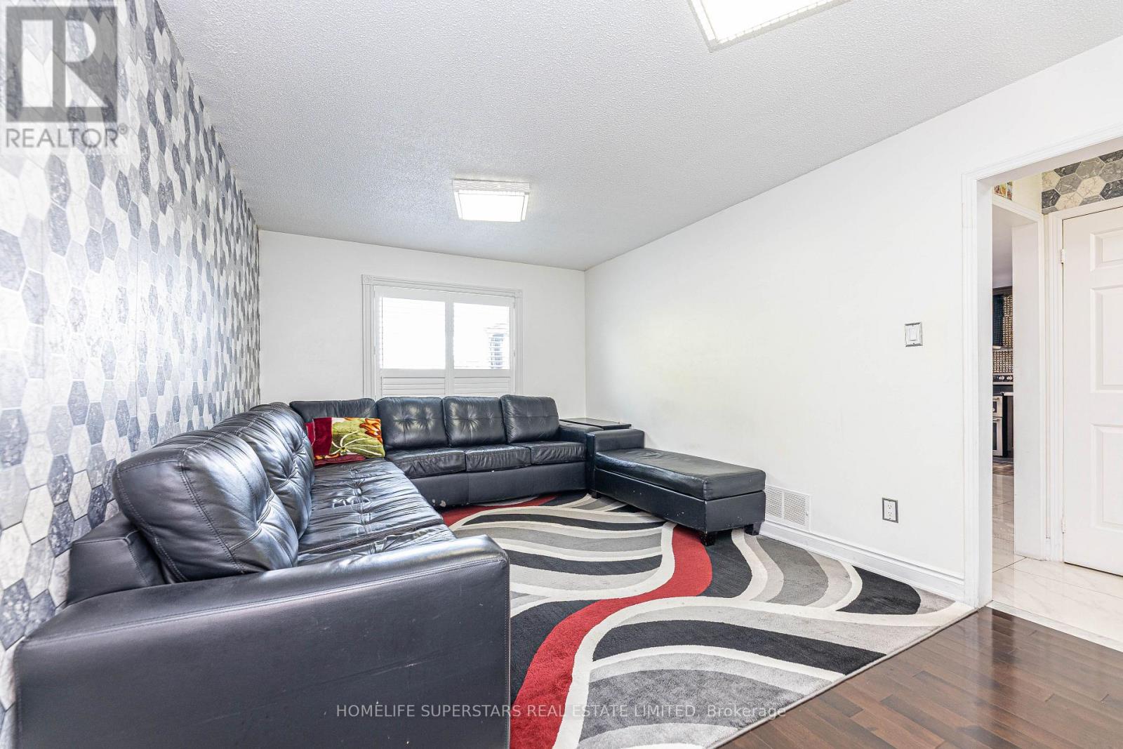 45 Woodlot Crescent, Toronto, Ontario  M9W 6T2 - Photo 18 - W12477471
