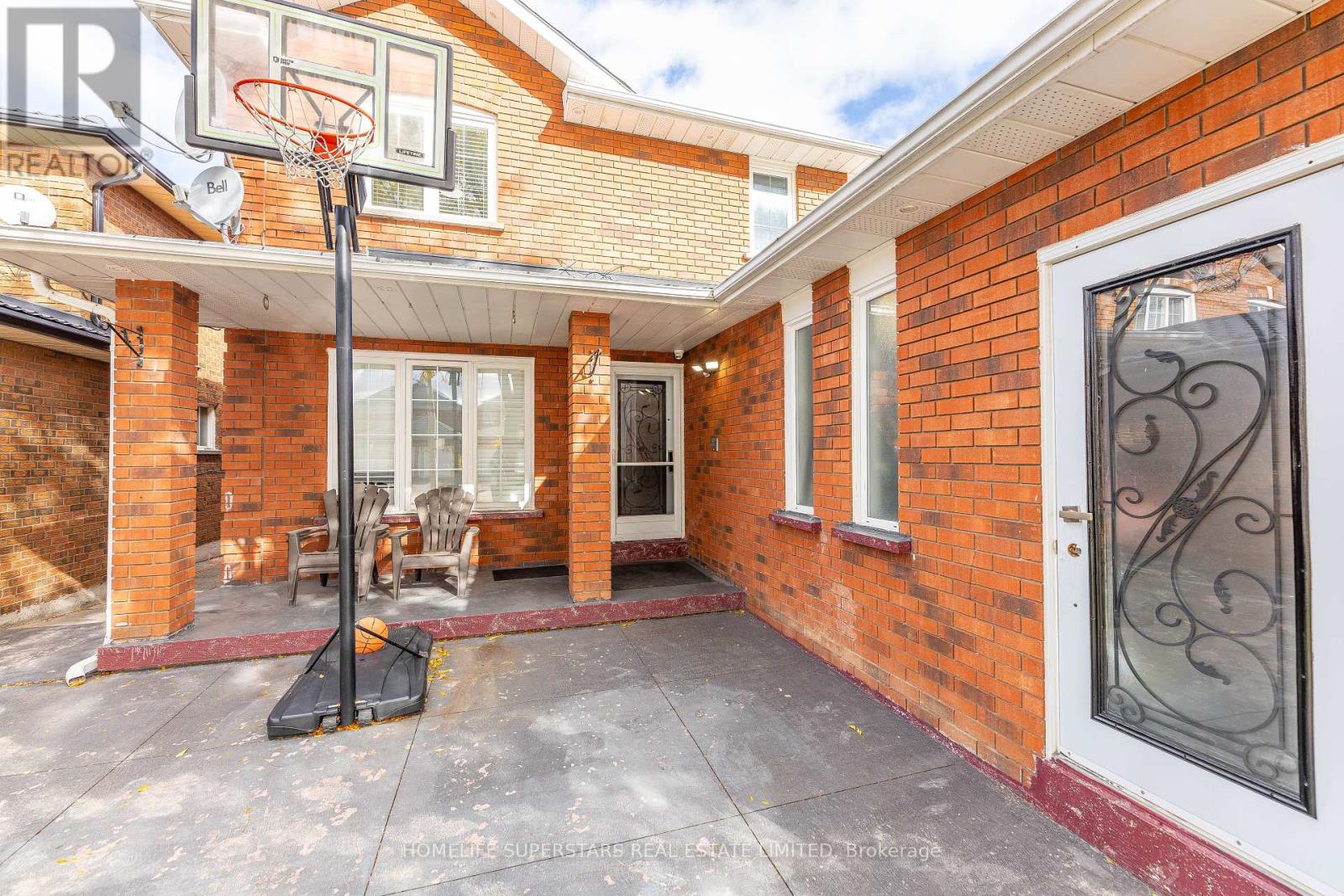 45 Woodlot Crescent, Toronto, Ontario  M9W 6T2 - Photo 2 - W12477471