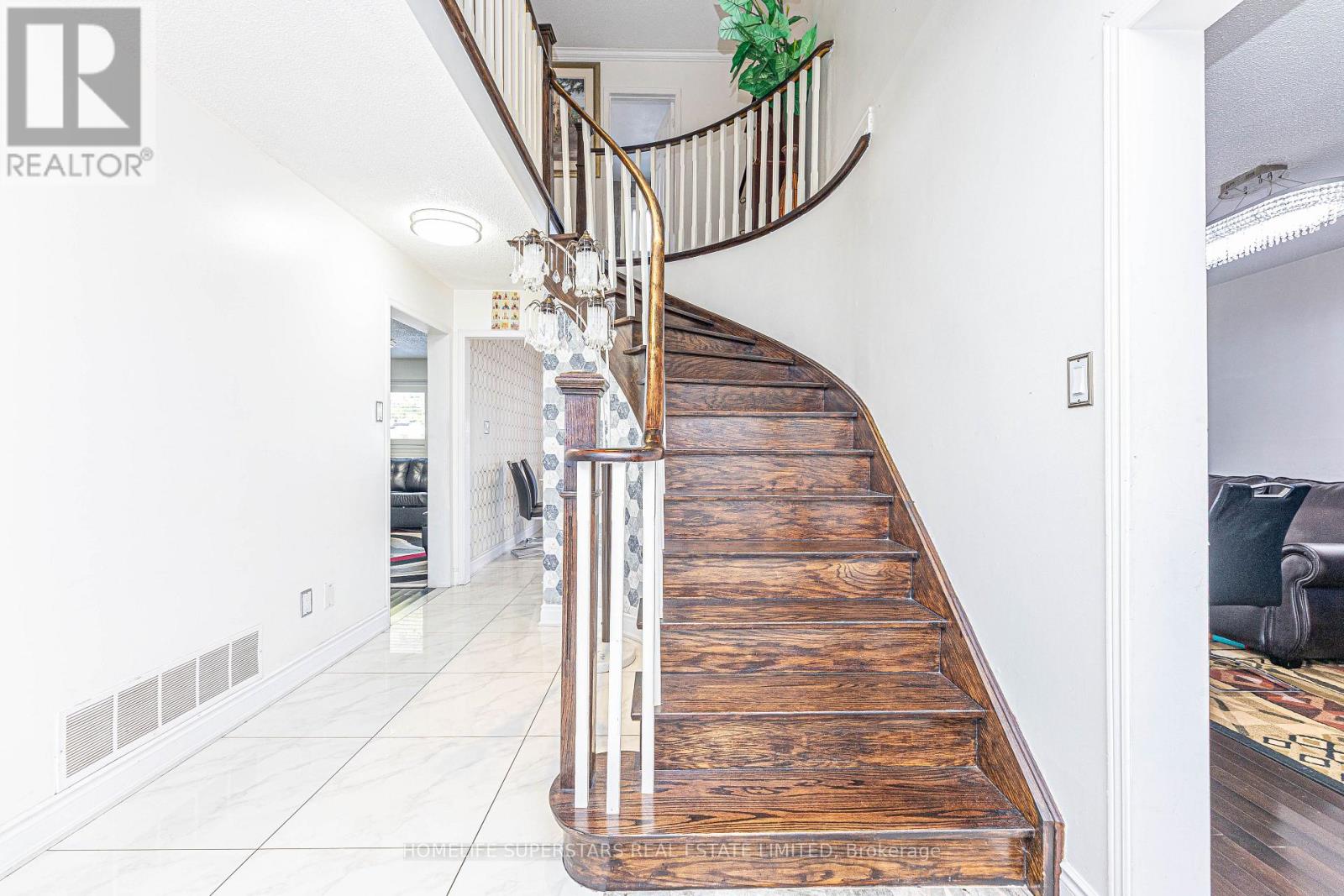 45 Woodlot Crescent, Toronto, Ontario  M9W 6T2 - Photo 20 - W12477471