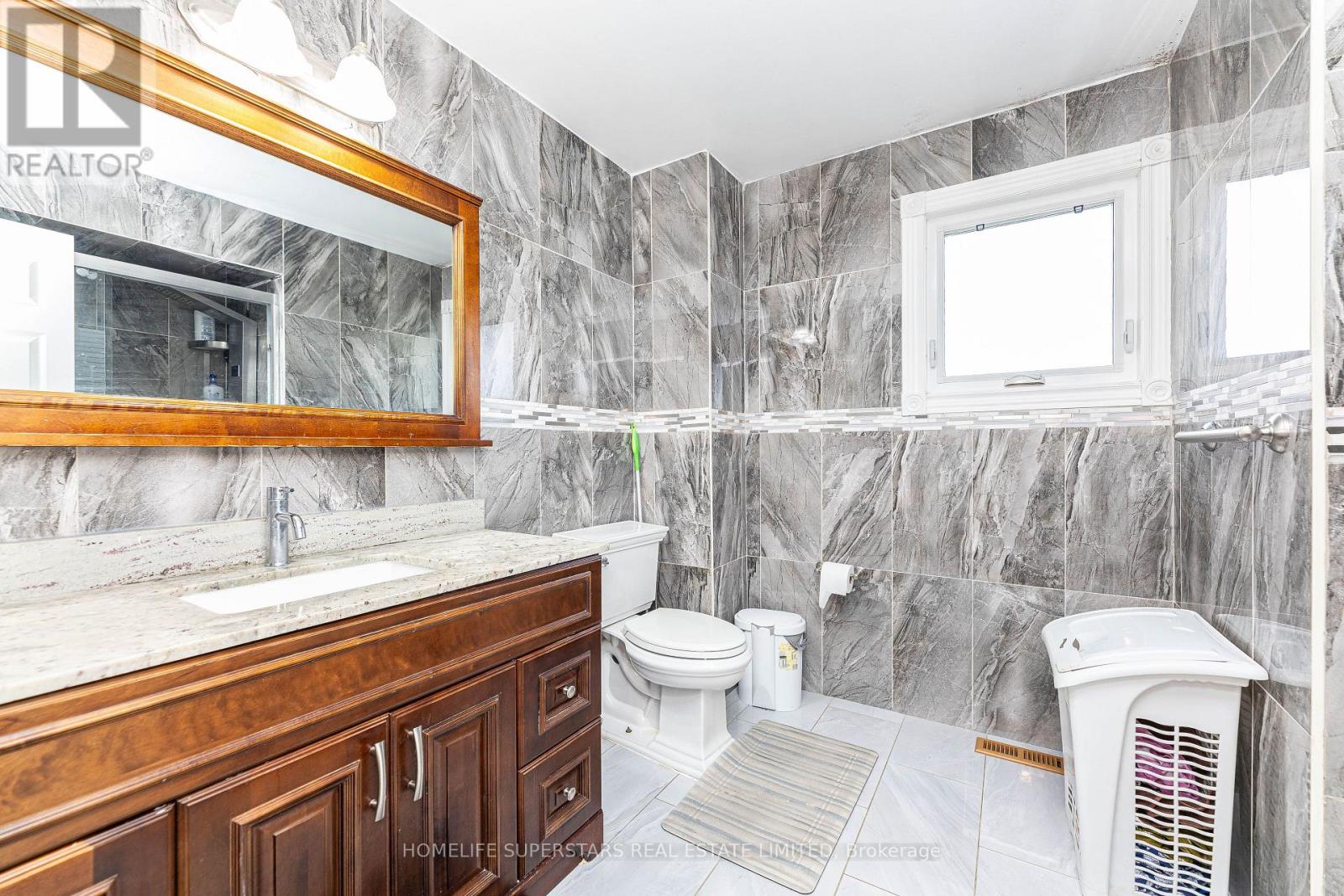 45 Woodlot Crescent, Toronto, Ontario  M9W 6T2 - Photo 35 - W12477471