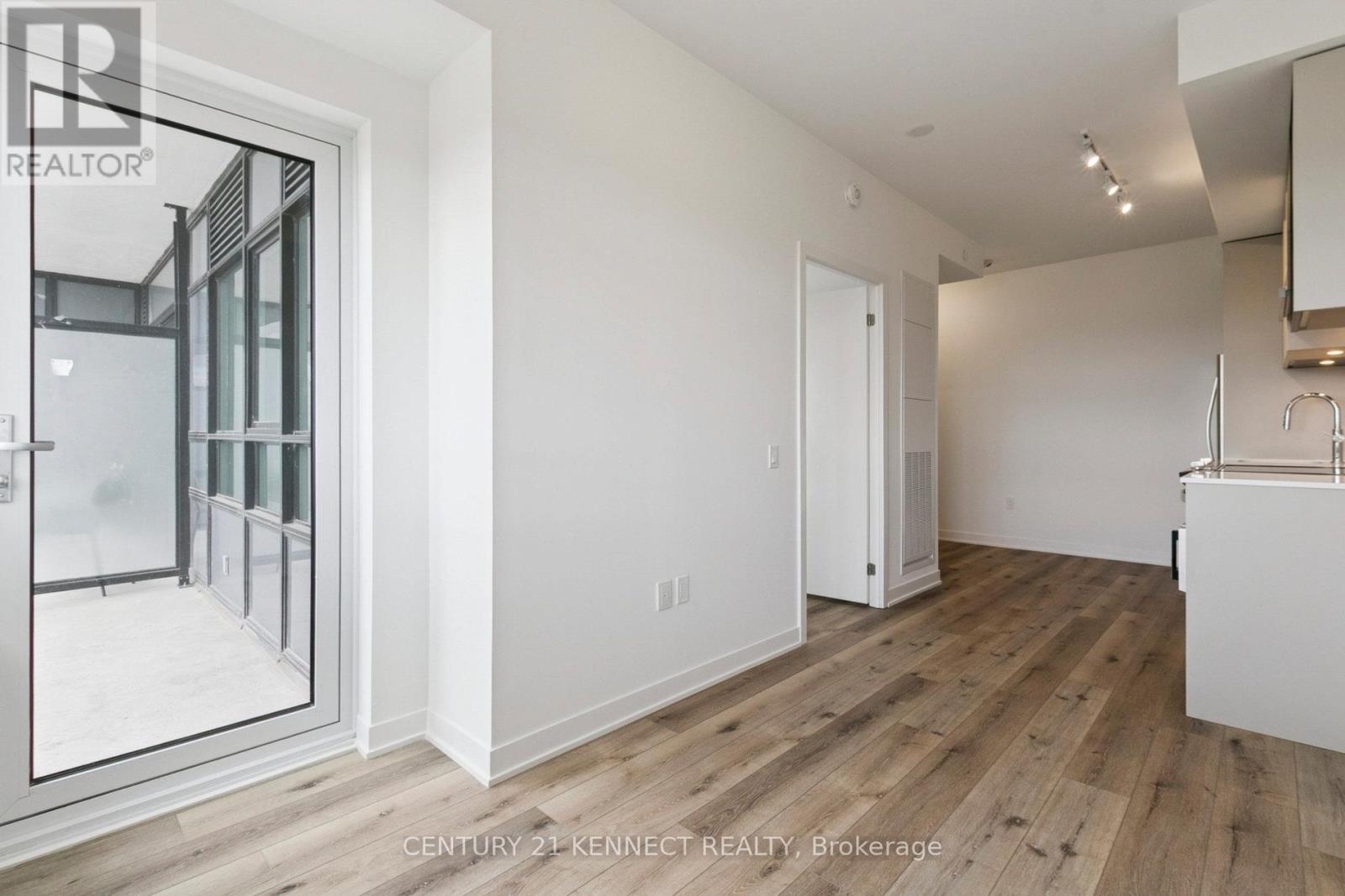 628 - 395 Dundas Street W, Oakville, Ontario  L6M 5R8 - Photo 5 - W12482706