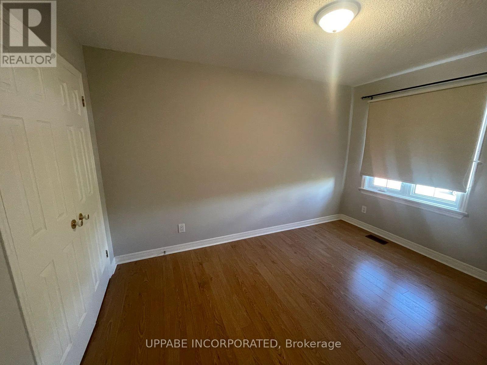 202 Forestglade Crescent, Ottawa, Ontario  K1G 6A7 - Photo 10 - X12482721
