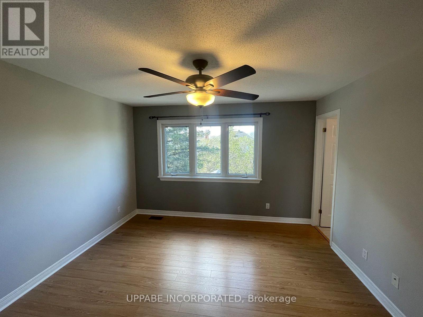 202 Forestglade Crescent, Ottawa, Ontario  K1G 6A7 - Photo 11 - X12482721
