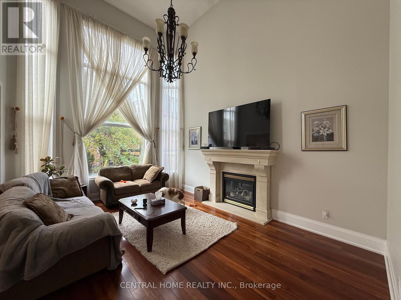 Main Floor - 89 Old Colony Road, Richmond Hill, Ontario  L4E 3X2 - Photo 2 - N12481816
