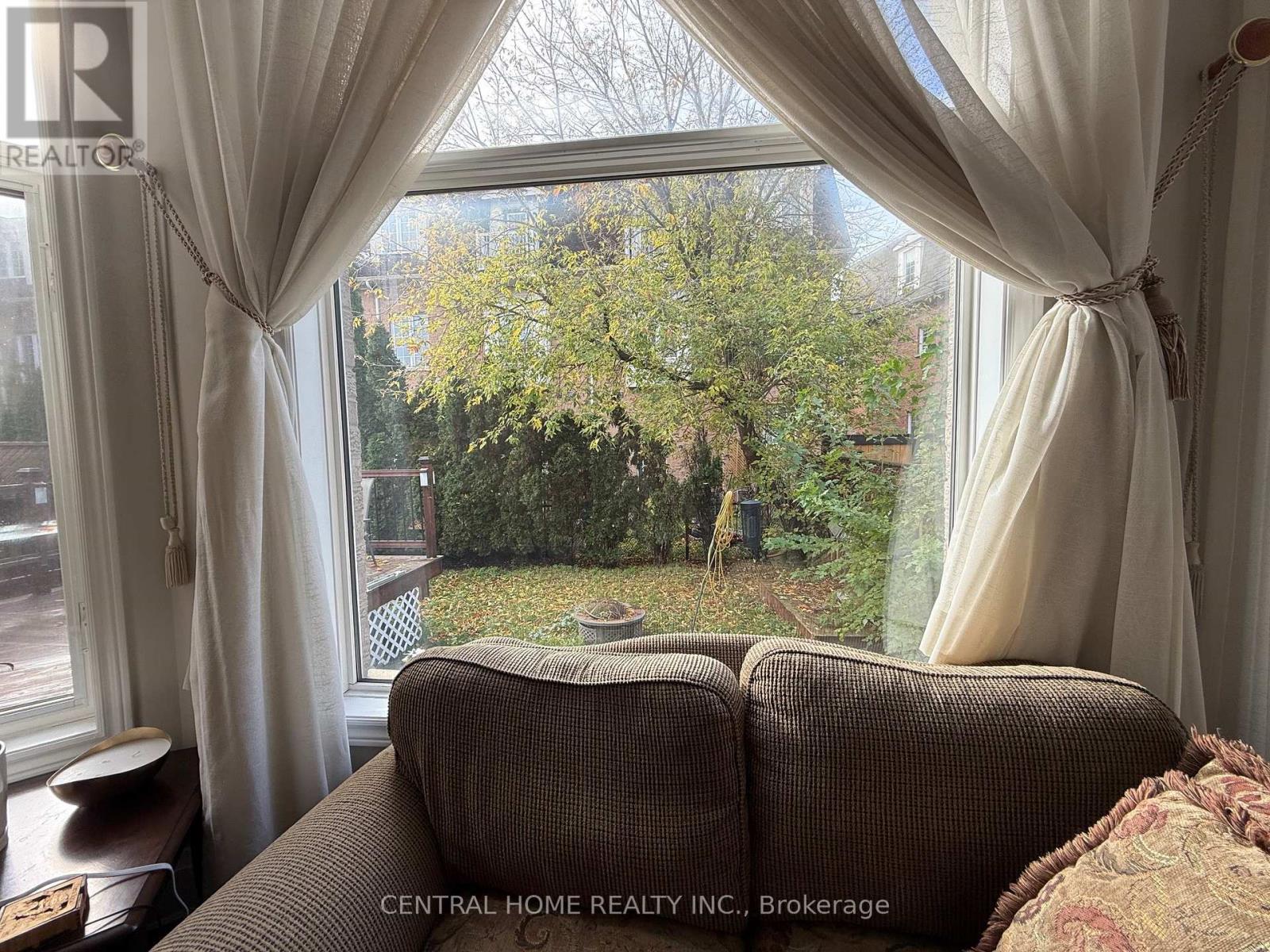 Main Floor - 89 Old Colony Road, Richmond Hill, Ontario  L4E 3X2 - Photo 5 - N12481816