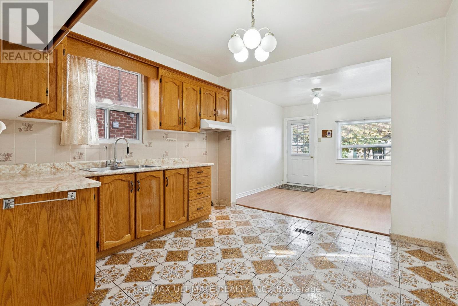 111 Northcote Avenue, Toronto, Ontario  M6J 3K4 - Photo 11 - C12482715