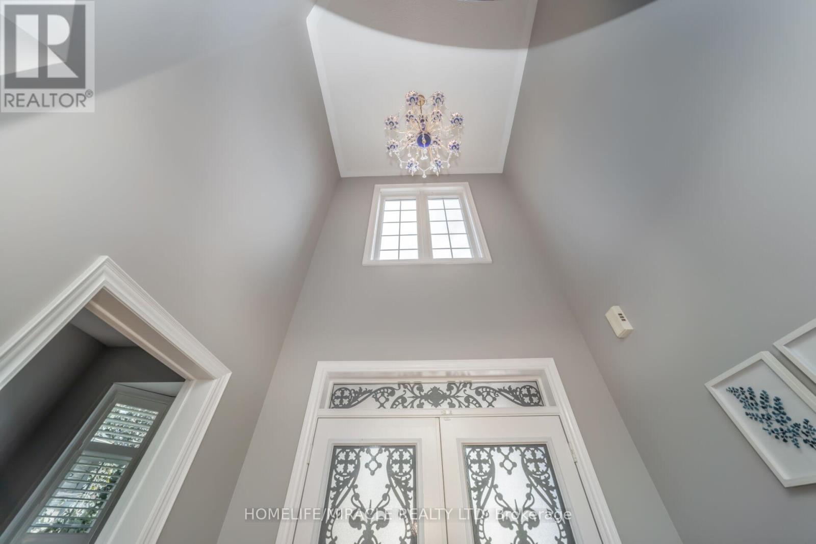 32 Xavier Court, Brampton, Ontario  L6Y 5S1 - Photo 10 - W12482695