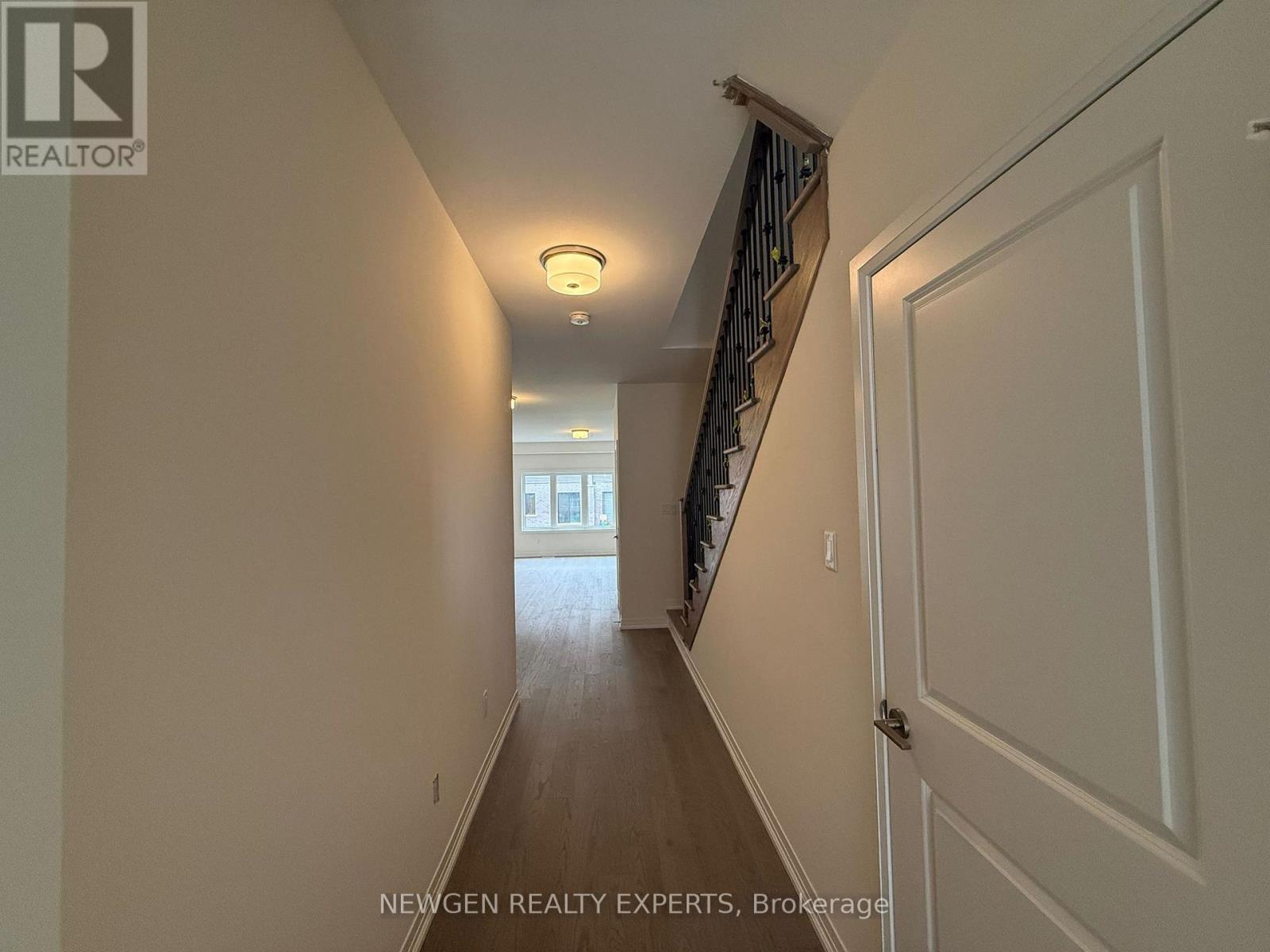 8 Mckernan Avenue, Brantford, Ontario  N3V 0C1 - Photo 4 - X12482129