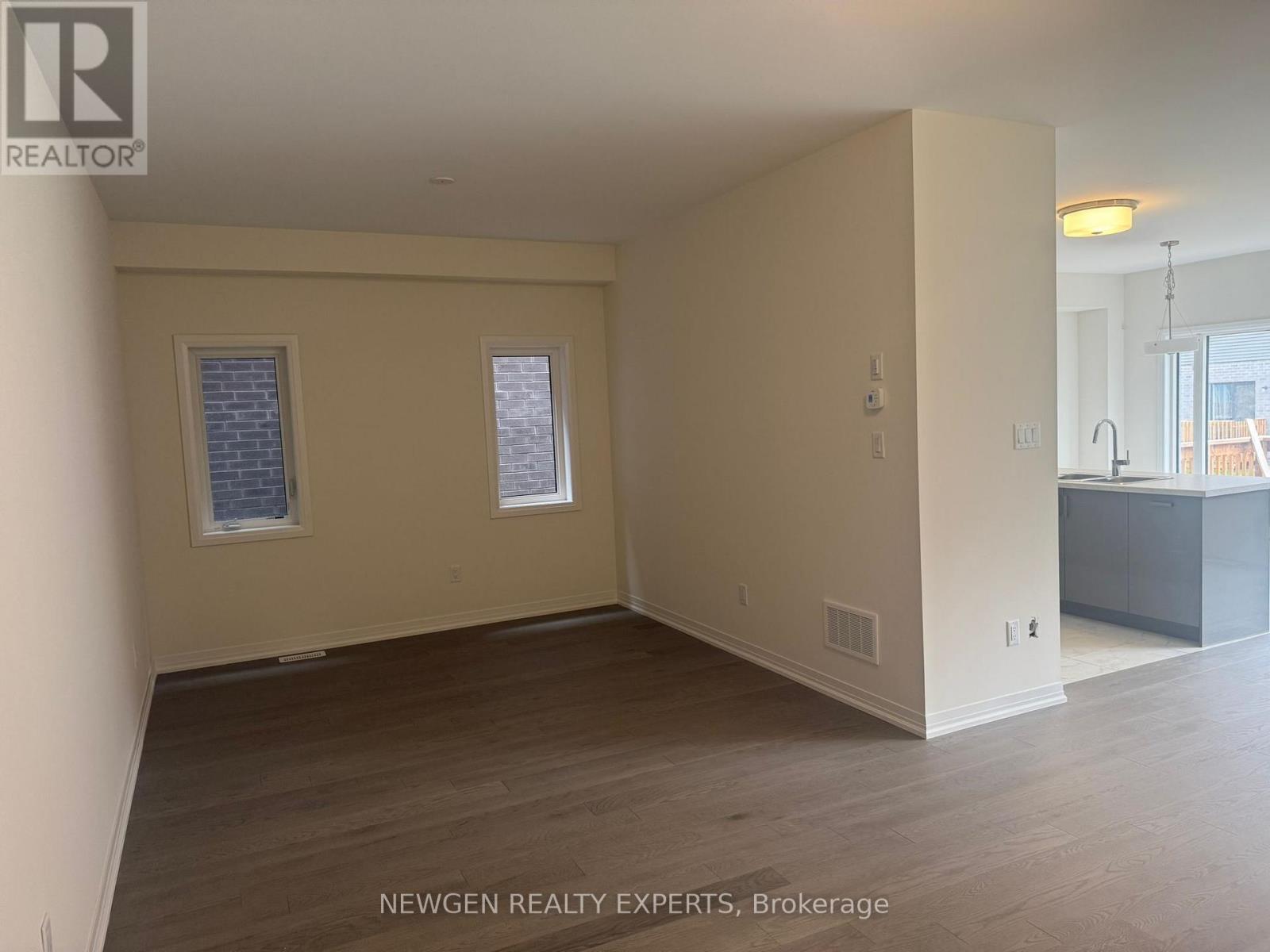 8 Mckernan Avenue, Brantford, Ontario  N3V 0C1 - Photo 5 - X12482129