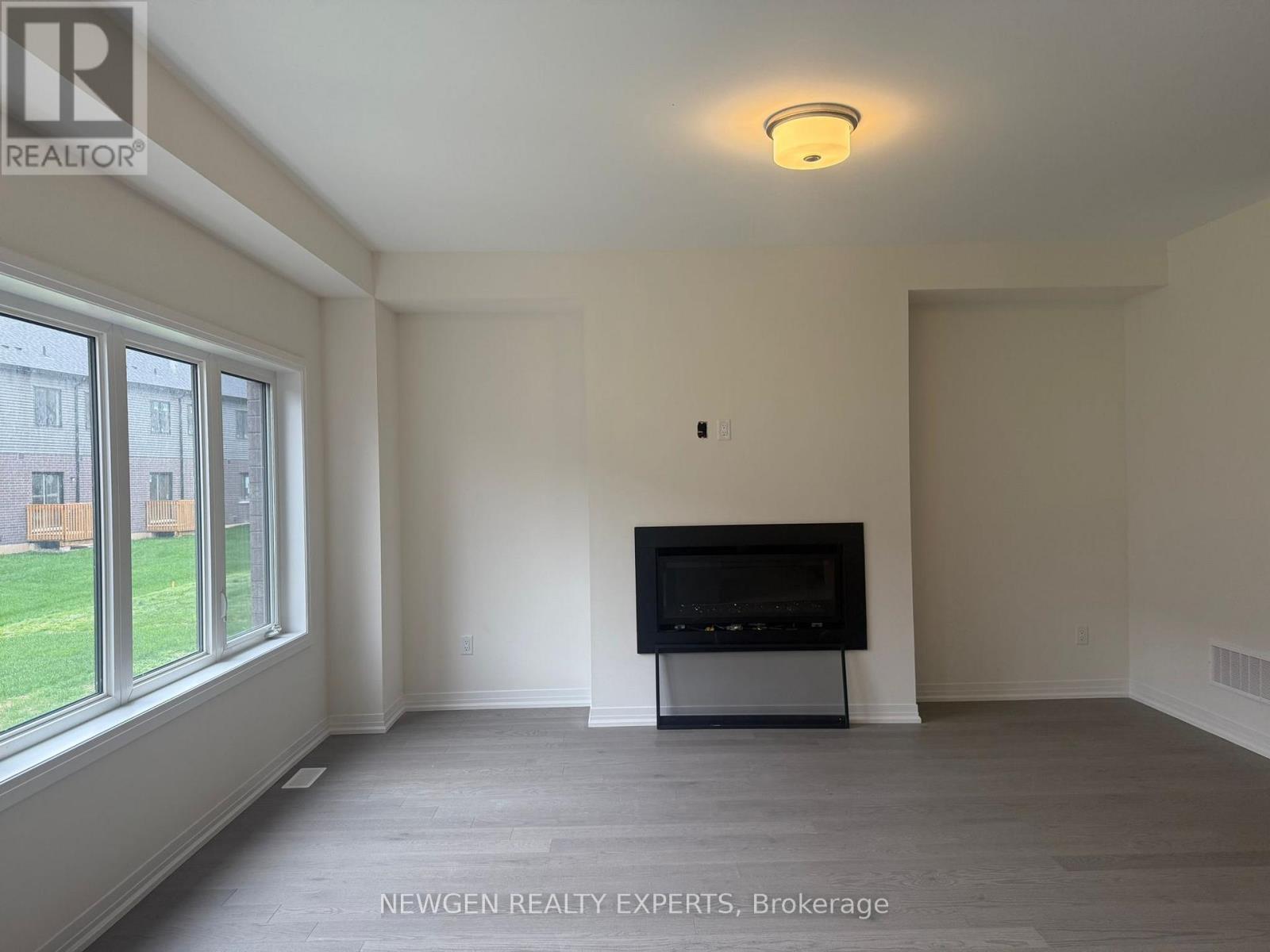 8 Mckernan Avenue, Brantford, Ontario  N3V 0C1 - Photo 9 - X12482129