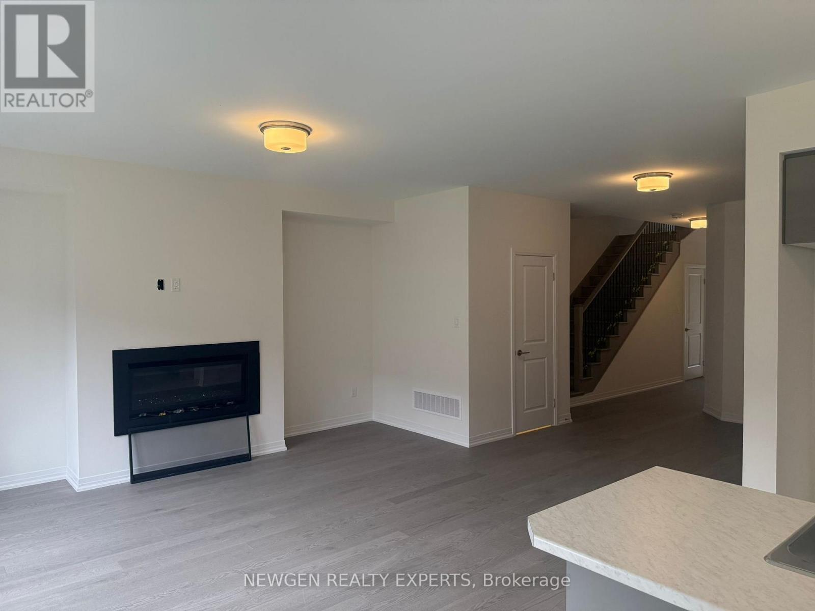 8 Mckernan Avenue, Brantford, Ontario  N3V 0C1 - Photo 7 - X12482129