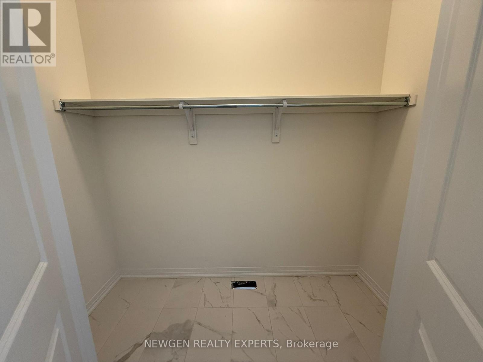 8 Mckernan Avenue, Brantford, Ontario  N3V 0C1 - Photo 3 - X12482129
