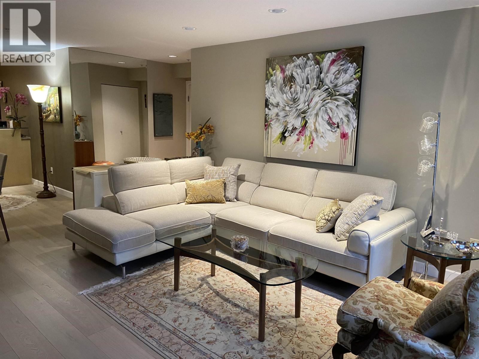 104 3750 EDGEMONT BOULEVARD, North Vancouver, British Columbia