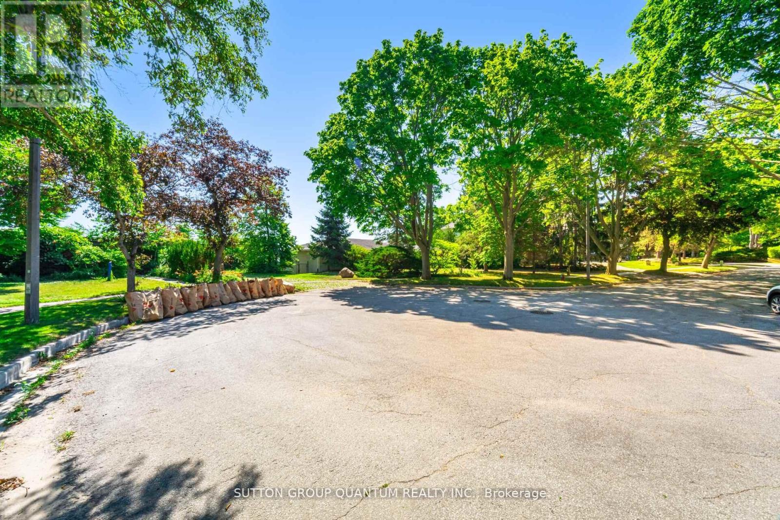 1390 Captain Court, Mississauga, Ontario  L5J 1A8 - Photo 19 - W12482713