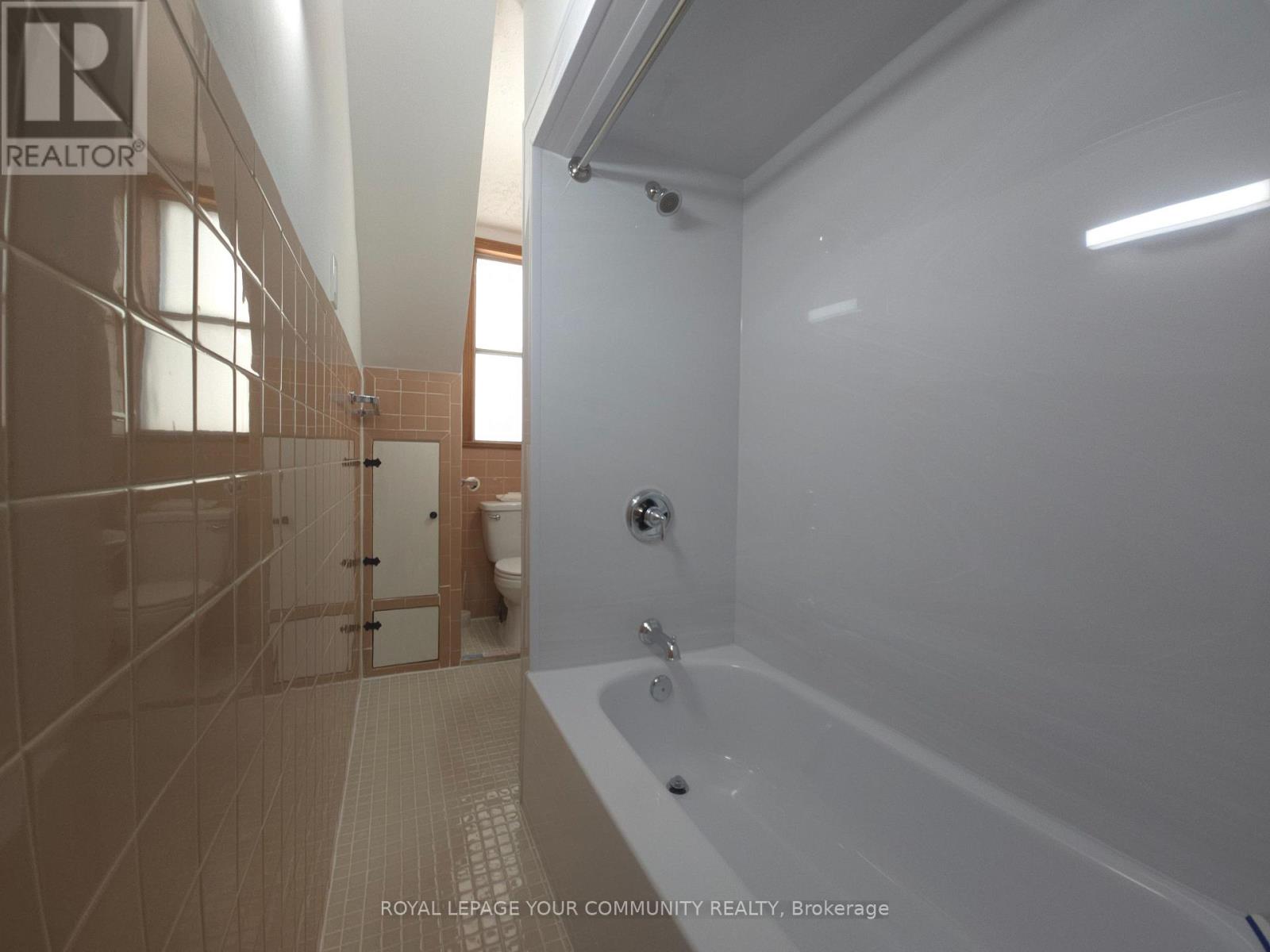 5 Rideau Avenue, Toronto, Ontario  M6K 1S1 - Photo 10 - W12482731