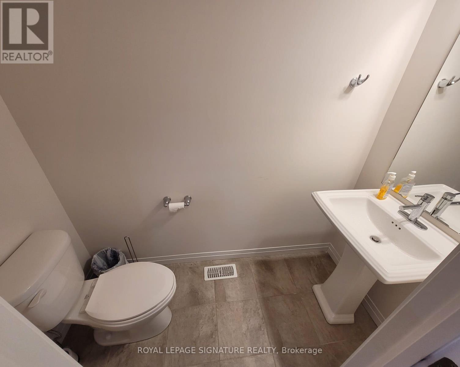6 Pringle Lane, Hamilton, Ontario  L9G 0H2 - Photo 11 - X12482724