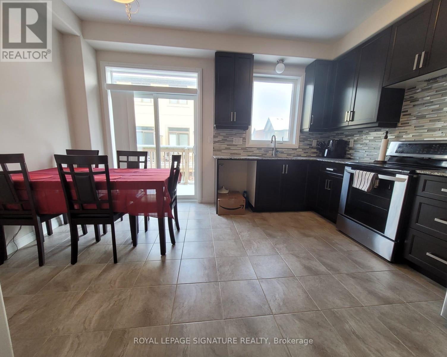 6 Pringle Lane, Hamilton, Ontario  L9G 0H2 - Photo 2 - X12482724