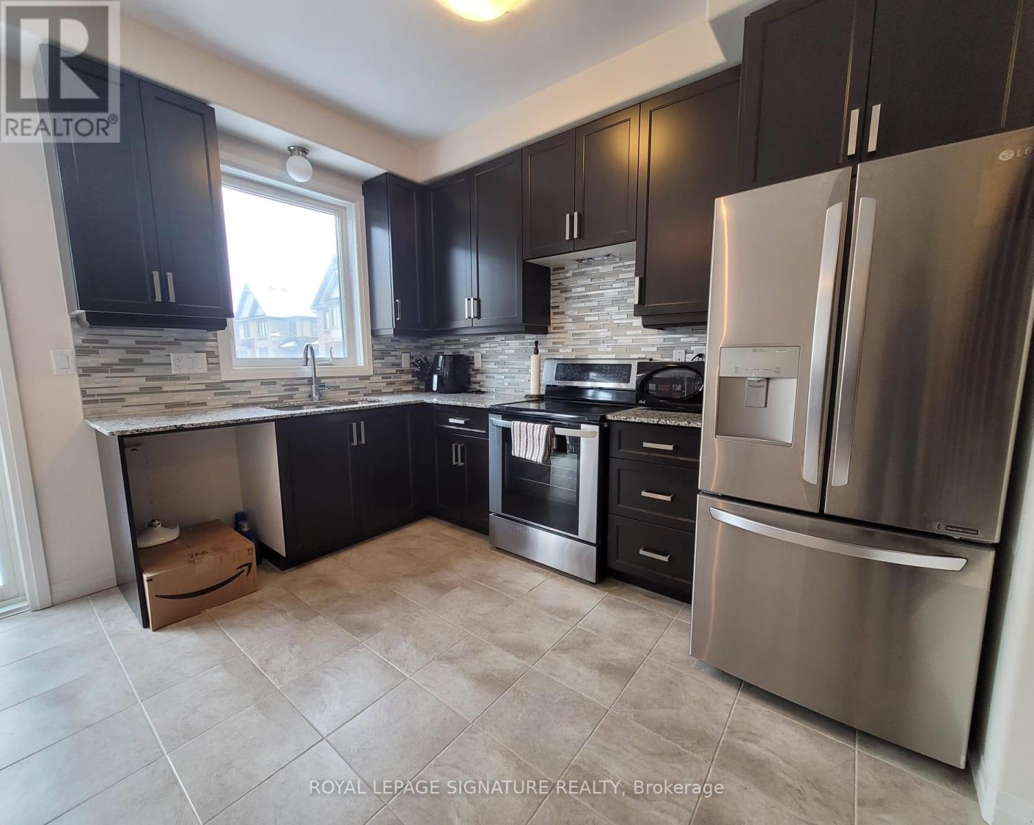 6 Pringle Lane, Hamilton, Ontario  L9G 0H2 - Photo 3 - X12482724