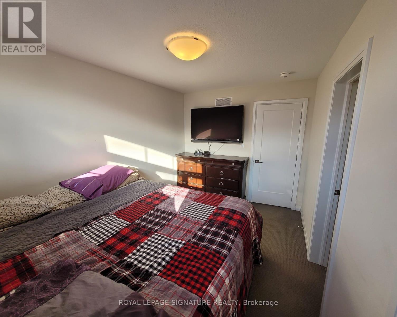6 Pringle Lane, Hamilton, Ontario  L9G 0H2 - Photo 5 - X12482724