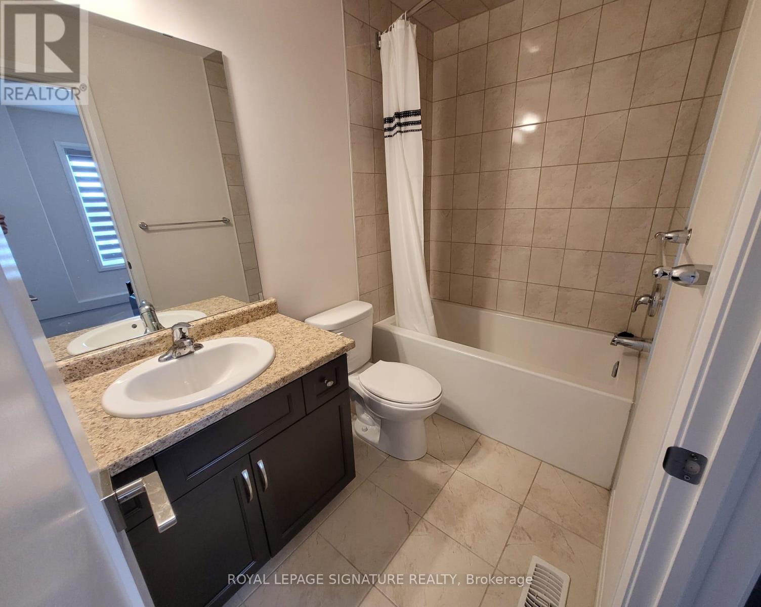 6 Pringle Lane, Hamilton, Ontario  L9G 0H2 - Photo 9 - X12482724
