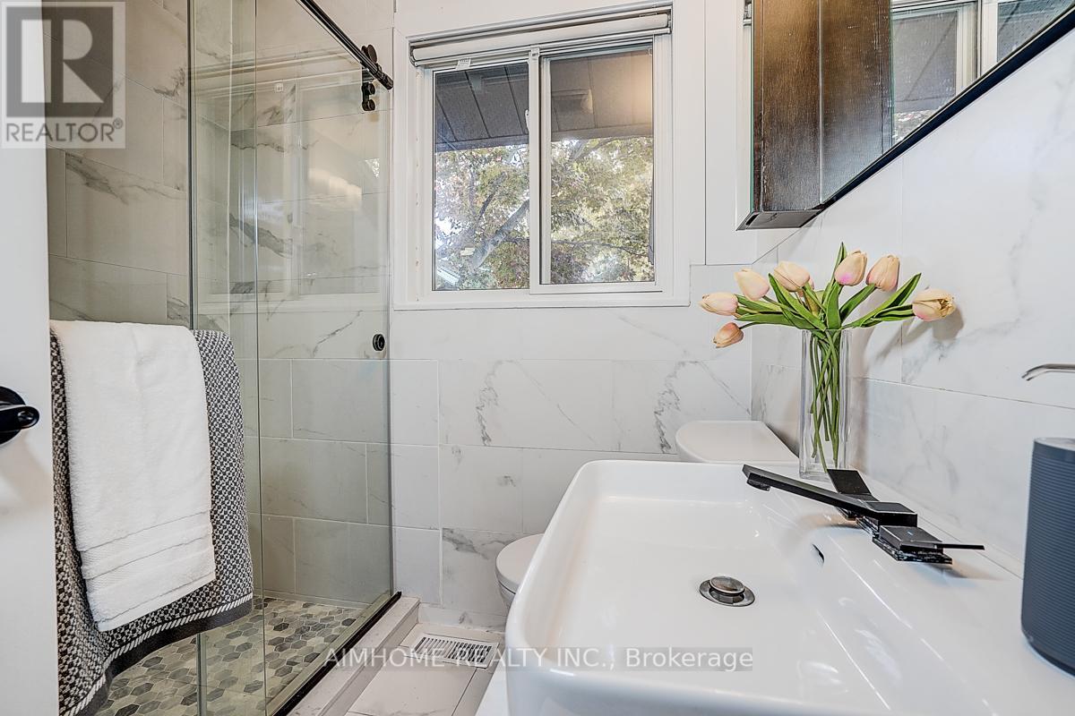 14 Sandalwood Place, Toronto, Ontario  M3B 1L6 - Photo 17 - C12482744