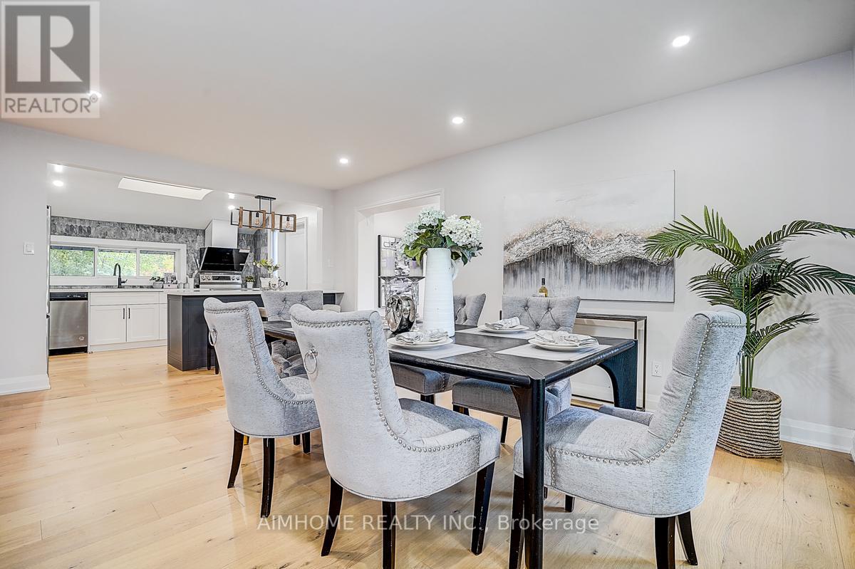 14 Sandalwood Place, Toronto, Ontario  M3B 1L6 - Photo 3 - C12482744