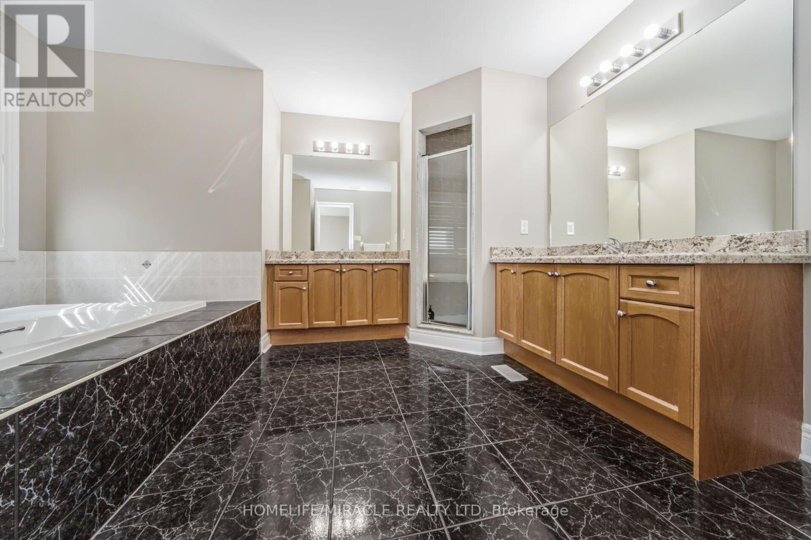 32 Xavier Court, Brampton (Bram West), Ontario  L6Y 5S1 - Photo 32 - W12482695