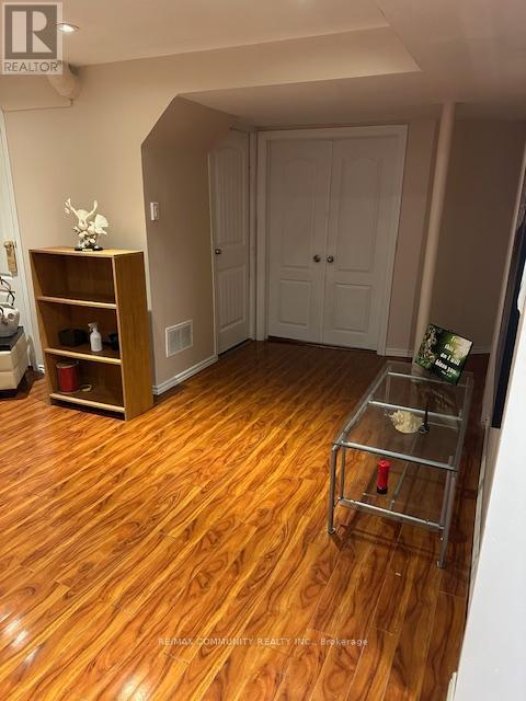 <div class="slider-price">$1,400 Monthly</div><p>8 Sirius Crescent, Toronto, Ontario</p>