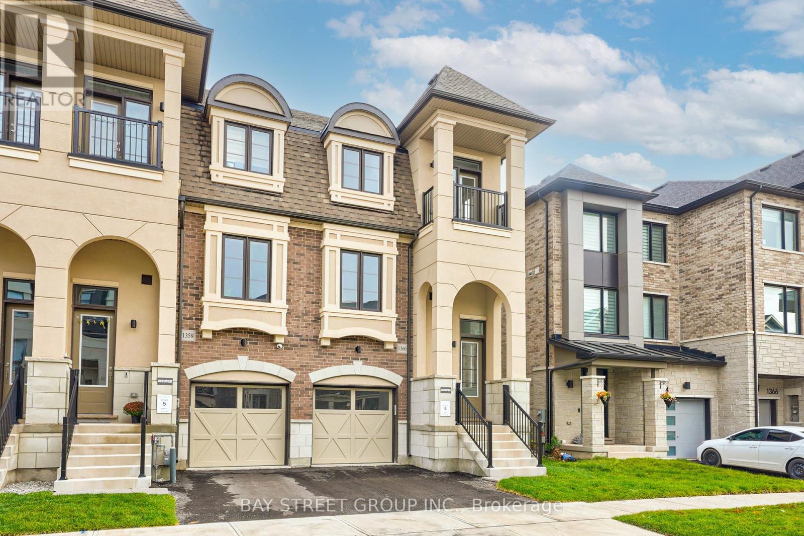 1360 Kobzar Drive, Oakville, Ontario  L6M 5P2 - Photo 1 - W12482743