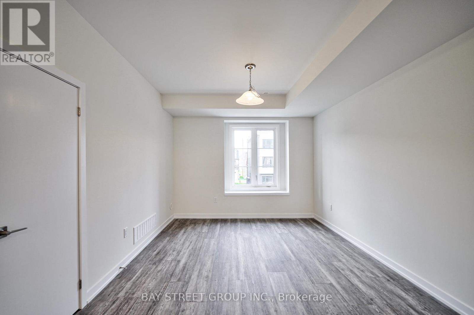 1360 Kobzar Drive, Oakville, Ontario  L6M 5P2 - Photo 10 - W12482743