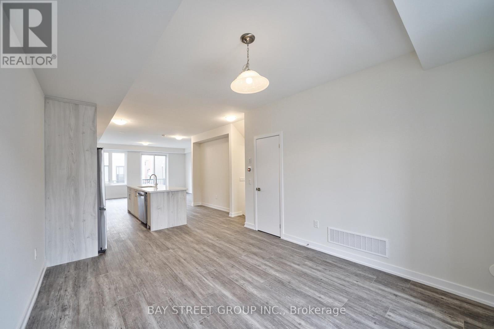 1360 Kobzar Drive, Oakville, Ontario  L6M 5P2 - Photo 13 - W12482743