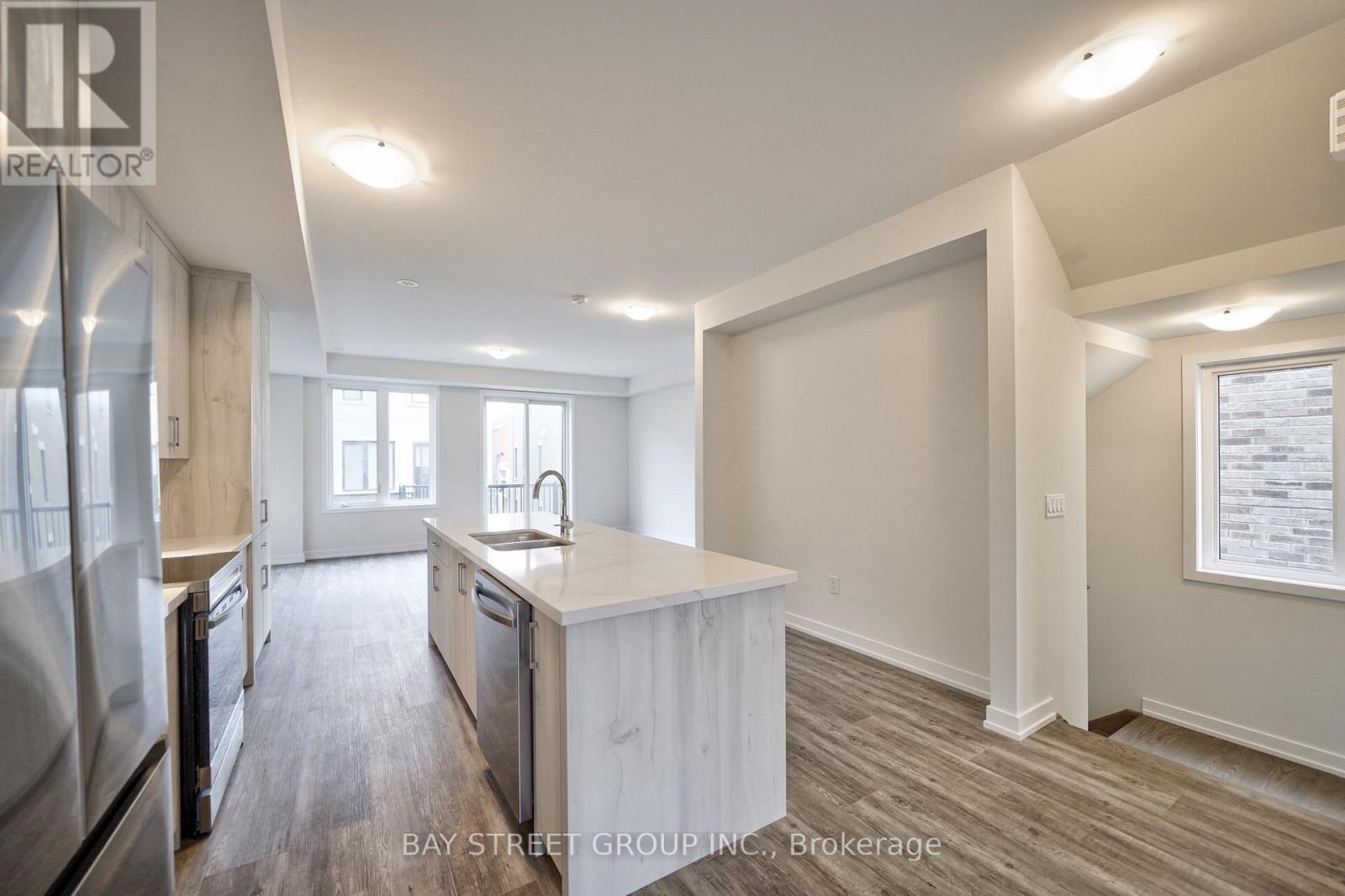 1360 Kobzar Drive, Oakville, Ontario  L6M 5P2 - Photo 14 - W12482743