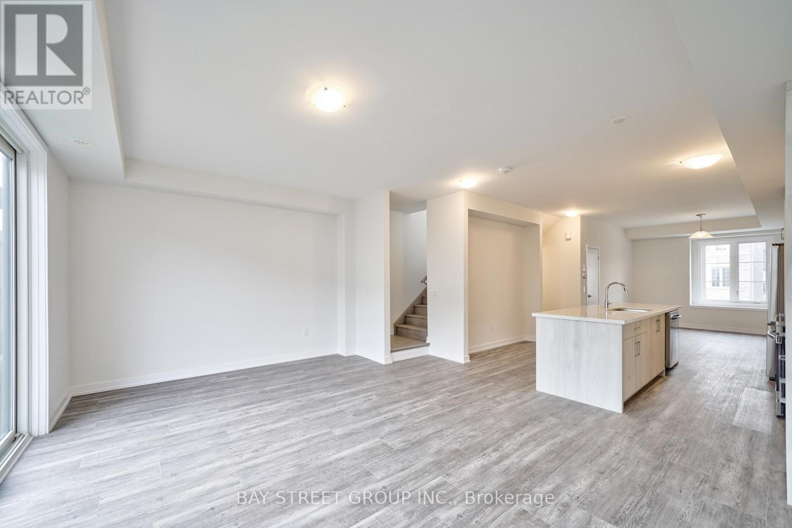 1360 Kobzar Drive, Oakville, Ontario  L6M 5P2 - Photo 20 - W12482743
