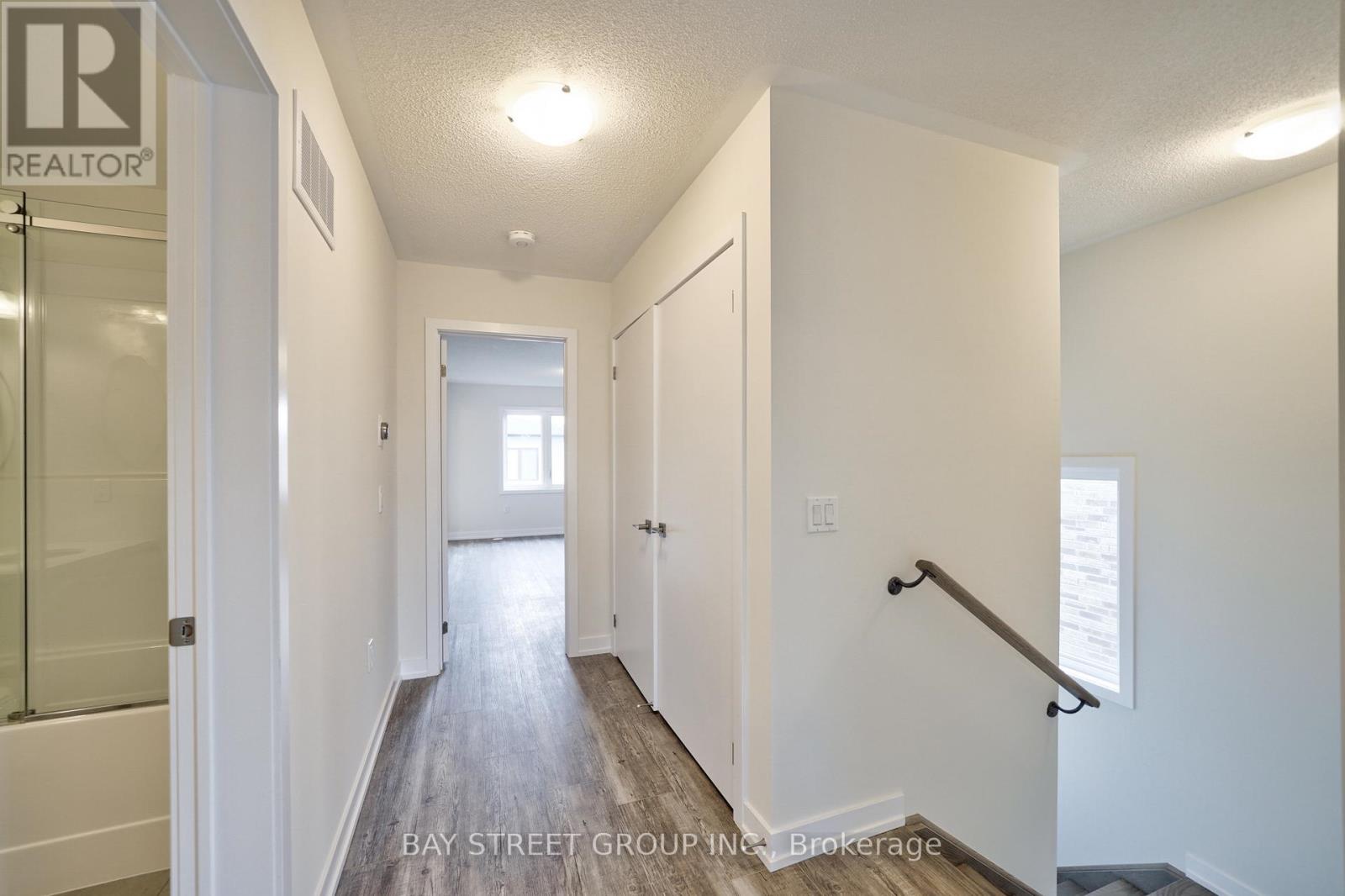 1360 Kobzar Drive, Oakville, Ontario  L6M 5P2 - Photo 21 - W12482743