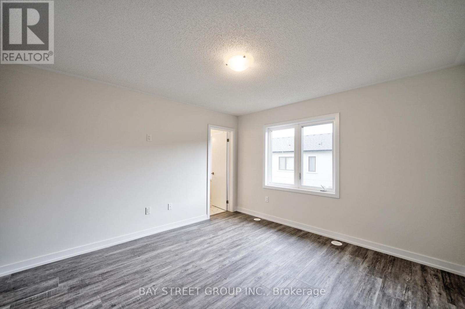 1360 Kobzar Drive, Oakville, Ontario  L6M 5P2 - Photo 24 - W12482743